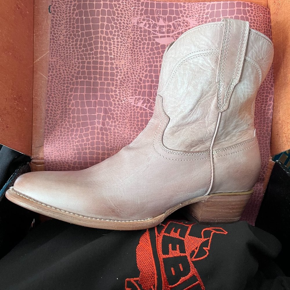 NIB FREEBIRD ZAMORA Blush SZ 10
